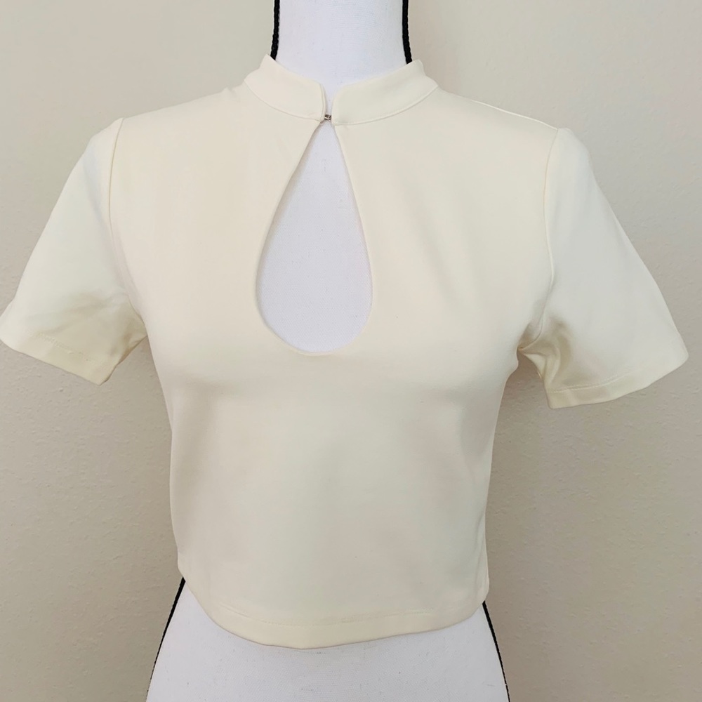 🆕 Bebe Keyhole Top